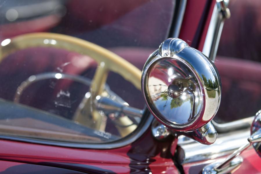 Детали экстерьера Hudson Commodore Eight Custom Convertible Brougham 1949 года  (фото 13 из 24)